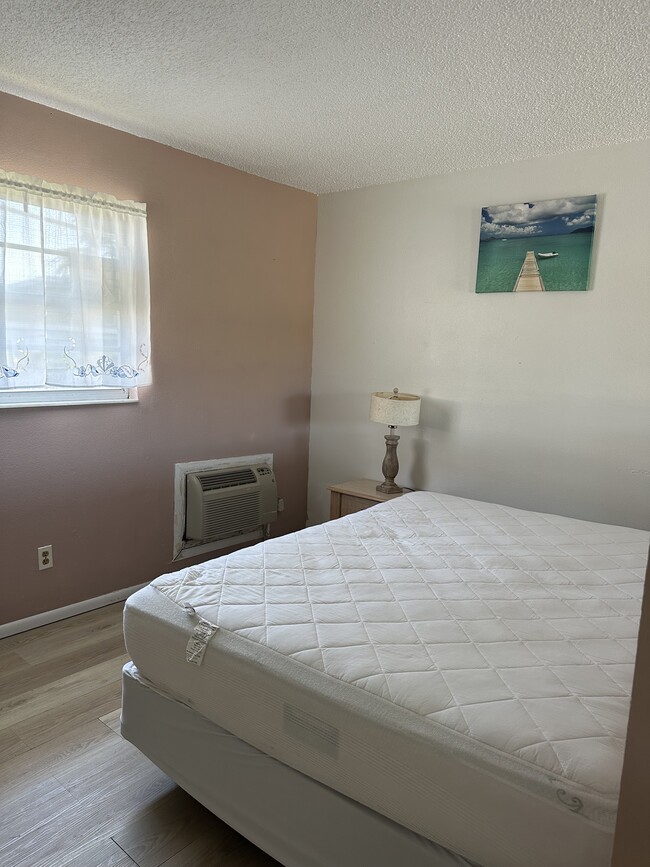 Bed area, behind half-wall - Ocean Shore Villa
