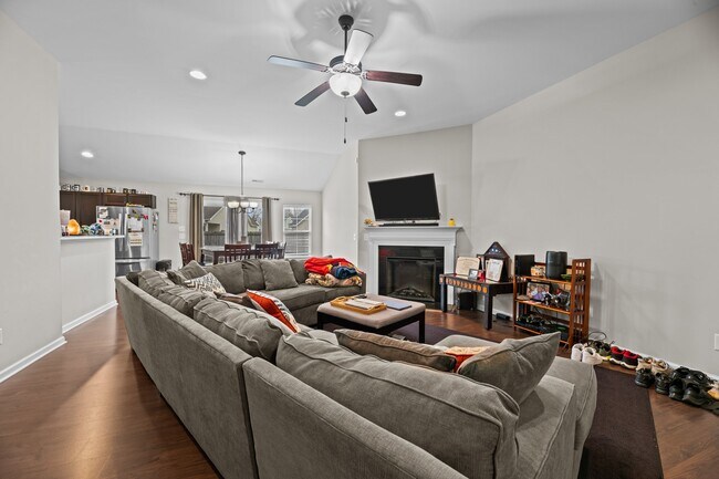 Photo - 211 Lynden Ln