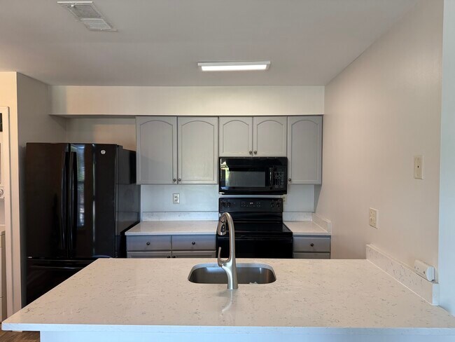 Photo - 8610 Beekman Pl Unidad 8610