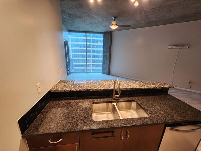 Photo - 400 W Peachtree St NW Unit 1016