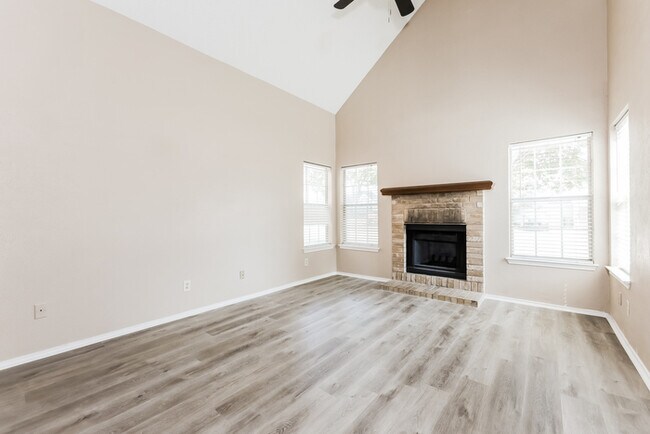 Photo - 804 Lovingham Dr