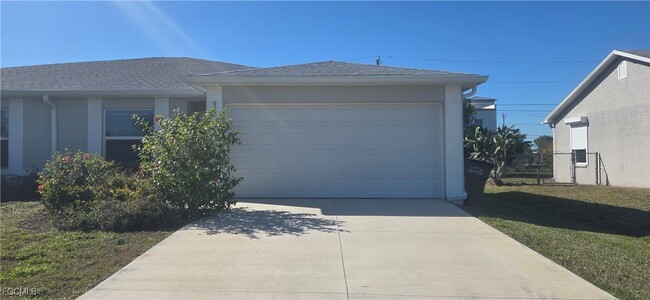 Building Photo - 910 SW 7th Ct