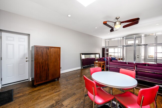 Photo - 1646 W Blackhawk St