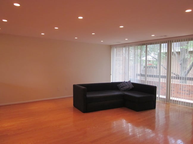 Building Photo - 658 15th St S Unit B