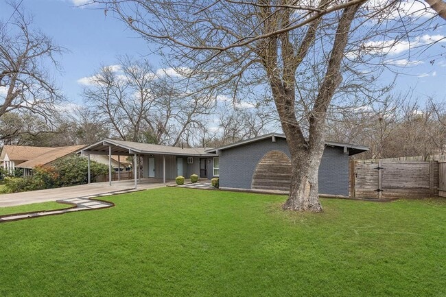 Photo - 11301 Oakwood Dr