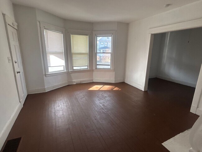 Photo - 759 E 91st St Unidad DN