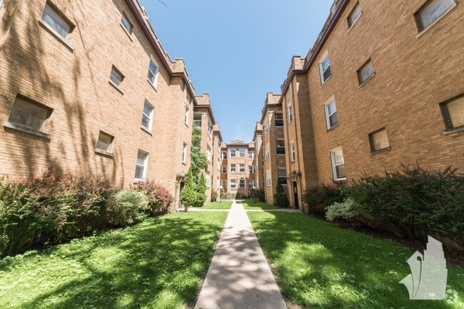 Building Photo - 5045 N Damen Ave Rental
