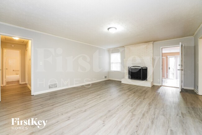 Photo - 4005 Huddersfield Dr SW