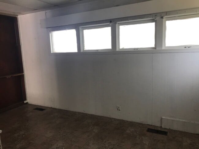 Building Photo - 303 W College St