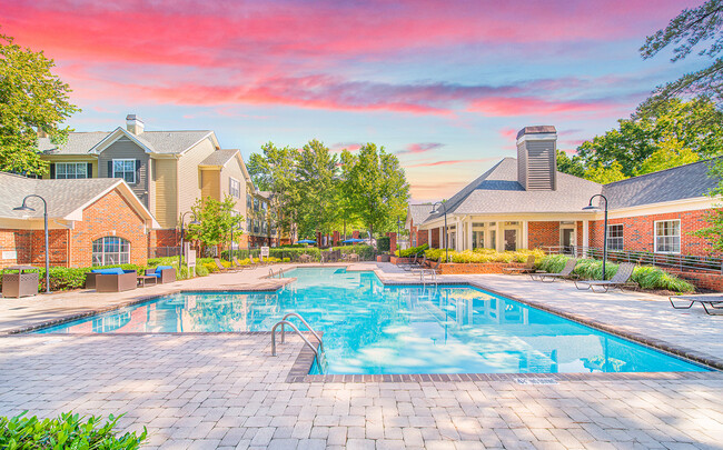 MAA Crabtree Valley - MAA Crabtree Valley Apartments