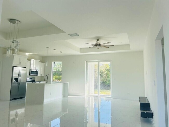 Photo - 2022 Xelda Ave N