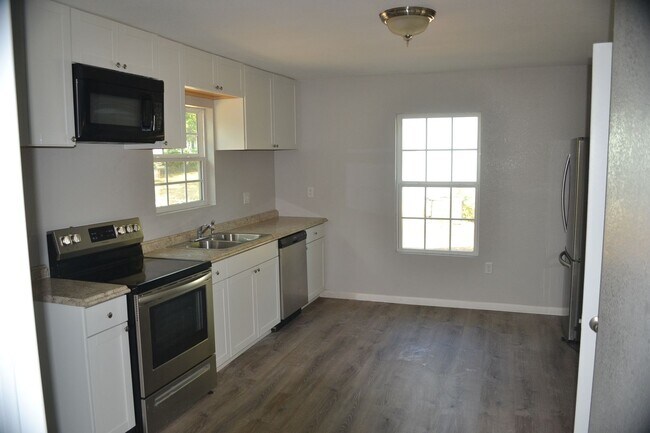 Photo - Renovated 1 bedroom 1 bath duplex!! Don't ...