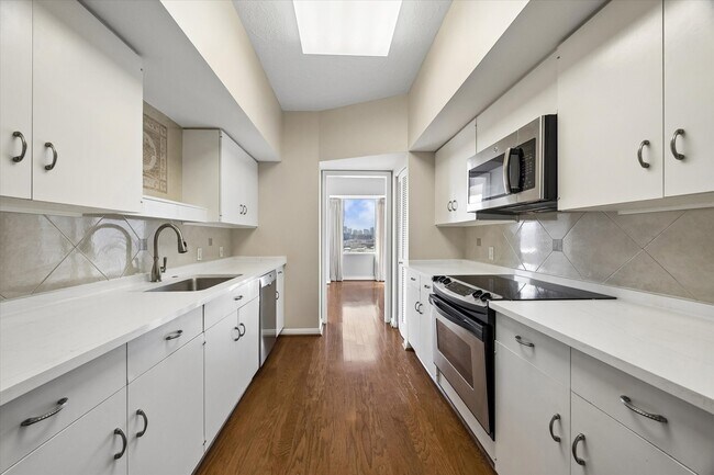 Photo - 15 Greenway Plz Unit 14F