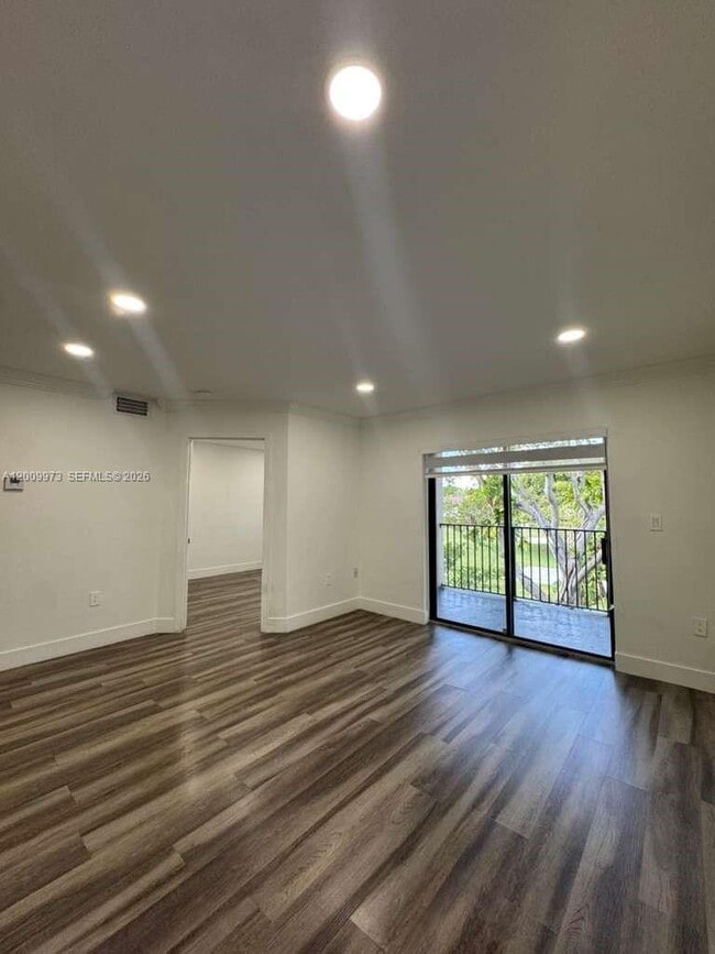 Photo - 300 Palm Cir W Unit 307
