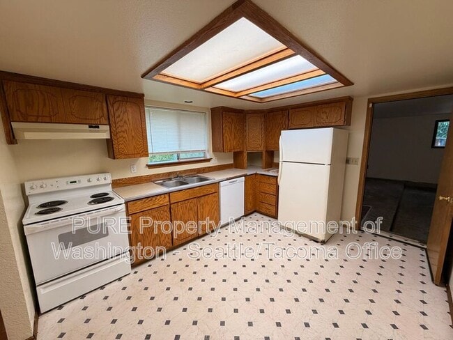 Photo - 9017 Wildwood Ave SW