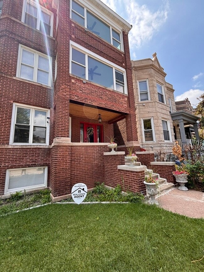 Building Photo - 3233 W Cortez St