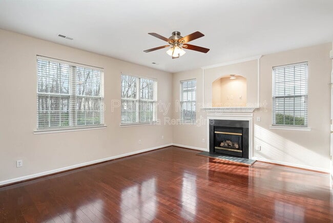 Photo - 17304 Commons Crossing Dr