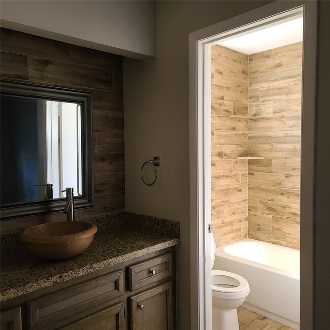 Photo - 3811 Nutwood Ln