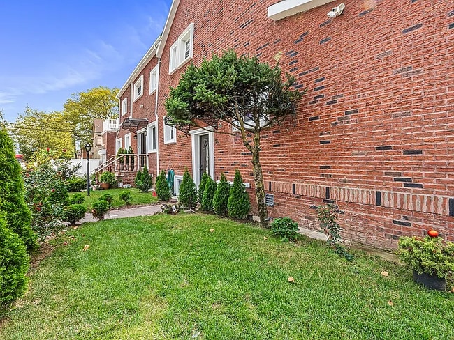 Building Photo - 116-01-116221 221st St