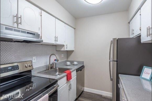 Photo - 848 S Dexter St