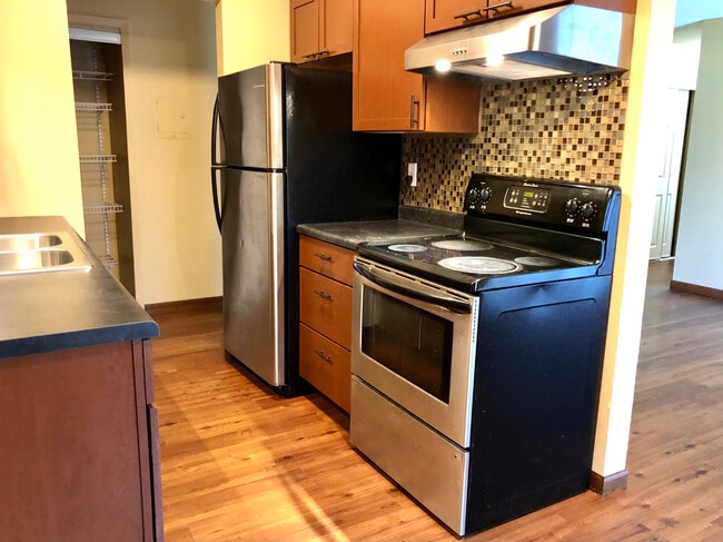 Building Photo - 915 11th Ave S Unit 915-1