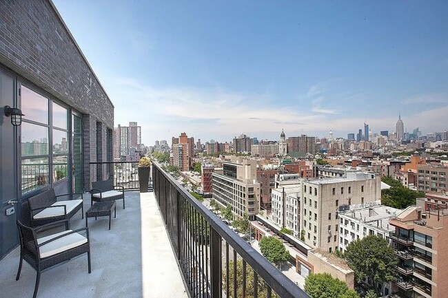 Building Photo - 331 E Houston St Rental
