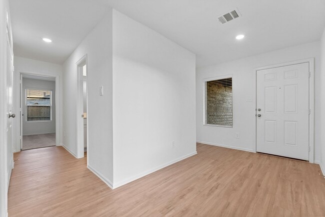 Photo - 318 Hbr Bnd Ct