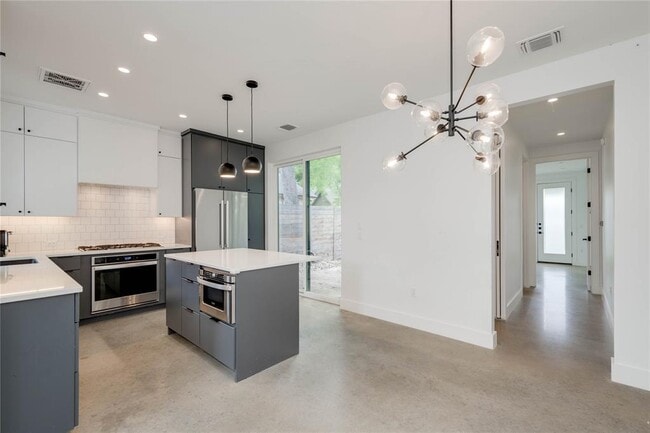 Photo - 1206 Justin Ln