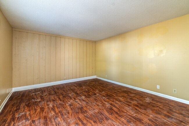 9124 Woodpark Ln NW Unidad A