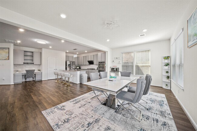 Photo - 5815 River Timber Trl