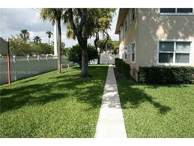 Photo - 280 S Cypress Rd Unidad 303