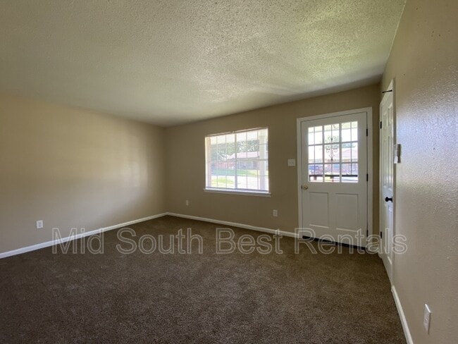 Photo - 2462 Chattering Ln