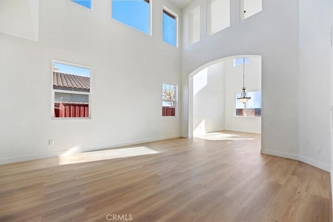 Photo - 2870 Newcastle Way