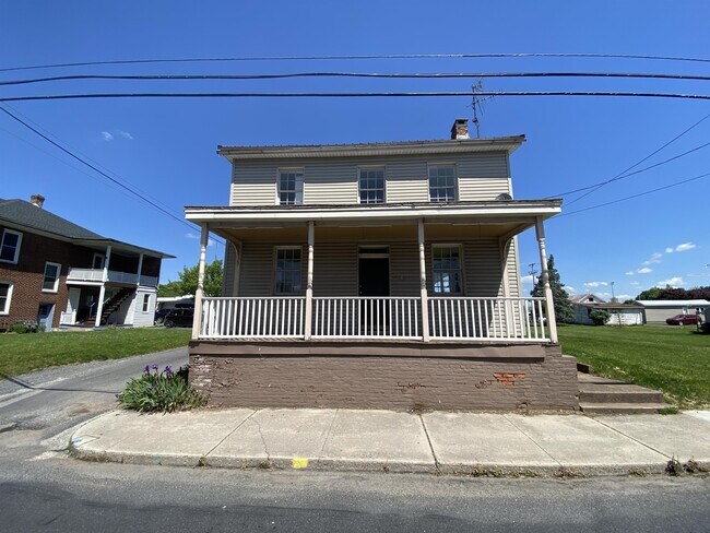 Photo - 34 E York St House