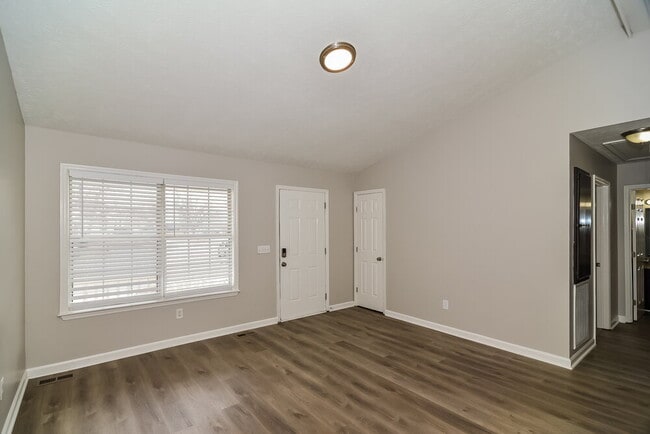 Photo - 425 Jonesboro Ct