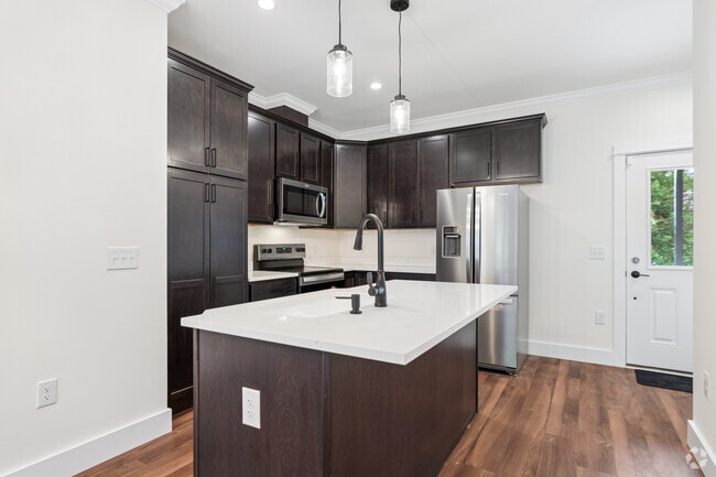 2BR, 1.5BA - 1138SF - Kitchen