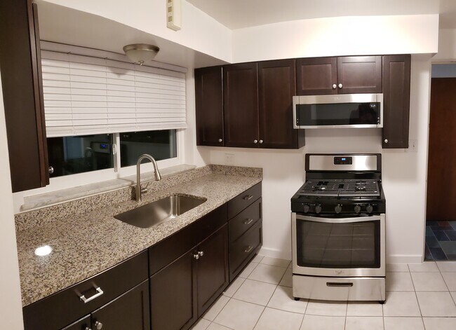 renovated kitchen - 127 Stanton Ct W Unidad 127 Stanton Ct W