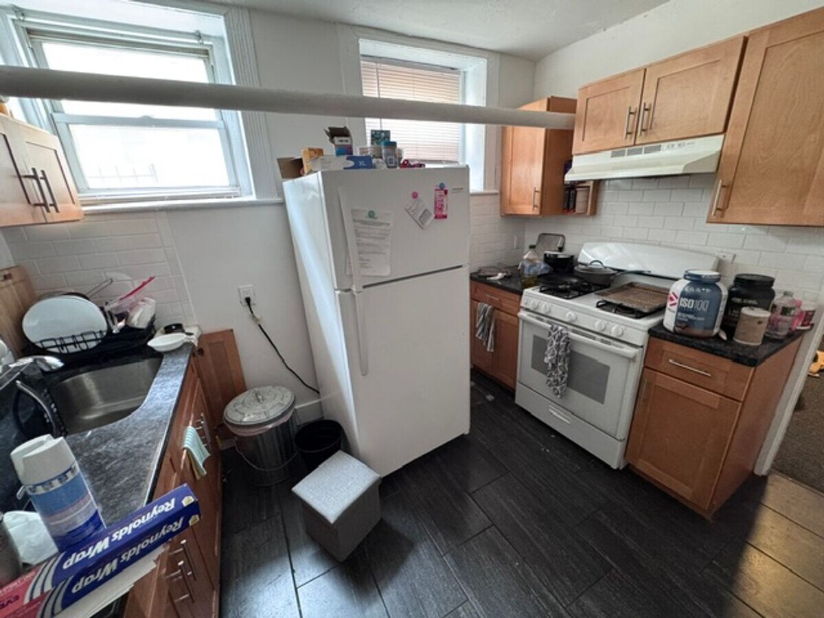 Photo - Beautiful two bedroom, heat included, dishwasher Unit #B2