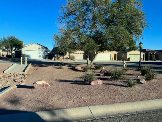 Photo - 3br 2Ba 2-Story Home with fenced yard and garage Near Golf Course, Rotary Park