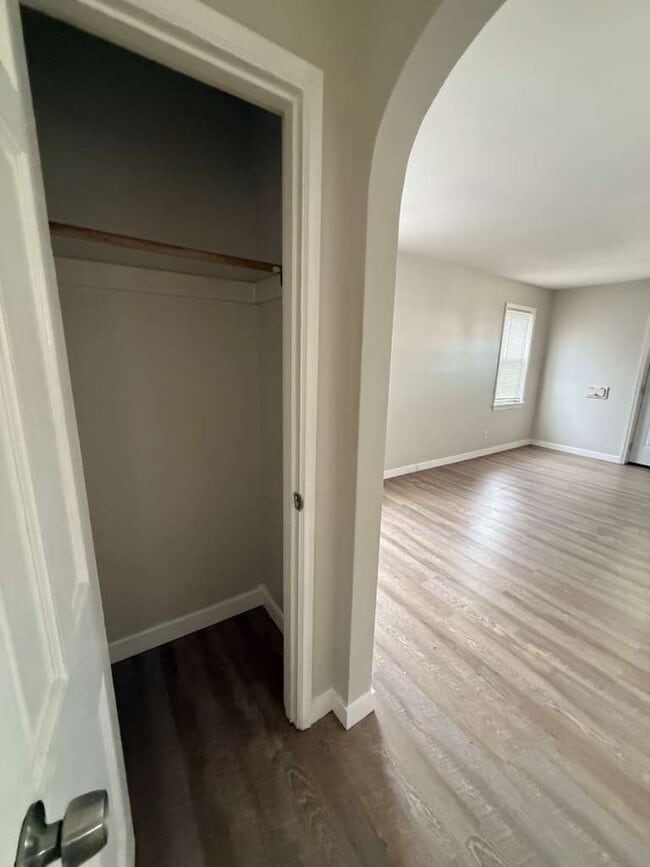 Photo - "Charming 2-Bedroom Retreat in University City - Cozy 900 Sq. Ft. Home!" HUGE bedrooms with Base...