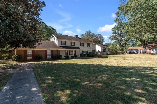 Photo - 2613 Stratford Ln