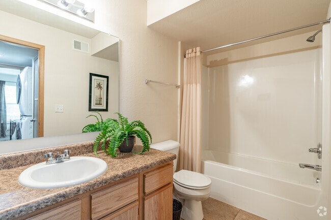 1BR, 1BA - 650SF