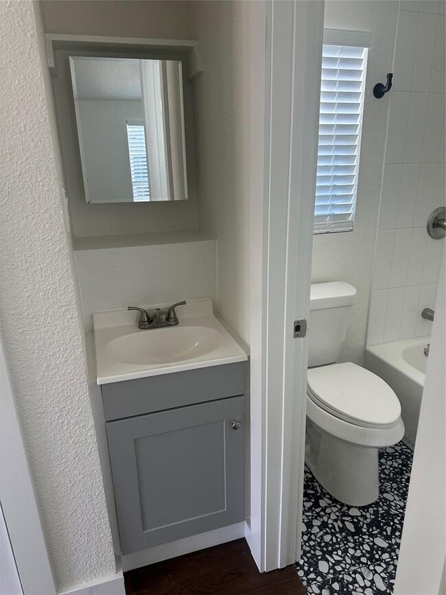 Photo - 3019 E 12th St