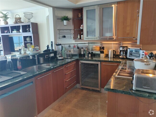 Building Photo - 3101 S Ocean Dr Unit 2206 Rental