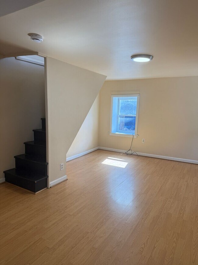 14-16 W Fifth Street