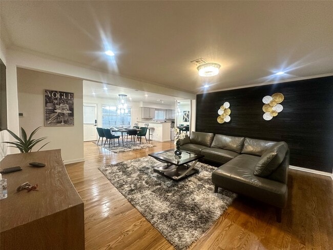 Photo - 5329 Pagewood Ln