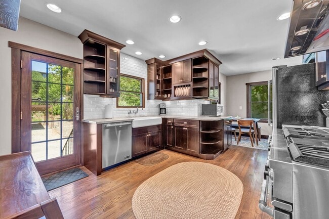 Photo - 1300 Clough Rd