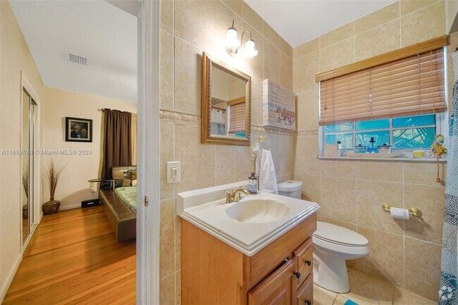 Building Photo - 600 93rd St Rental