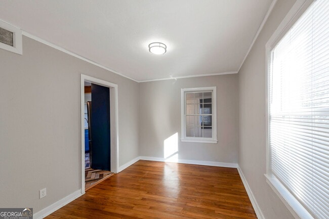 Photo - 152 1st St SW