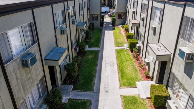 Photo - Gordon Manor